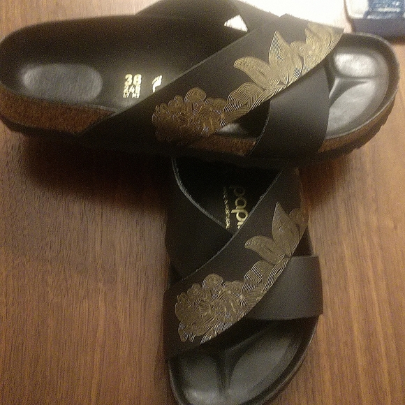 BIRKENSTOCK - Leather - Black & Gold sandals. Size 38 or 7/7.5. LIKE NEW - Picture 1 of 8